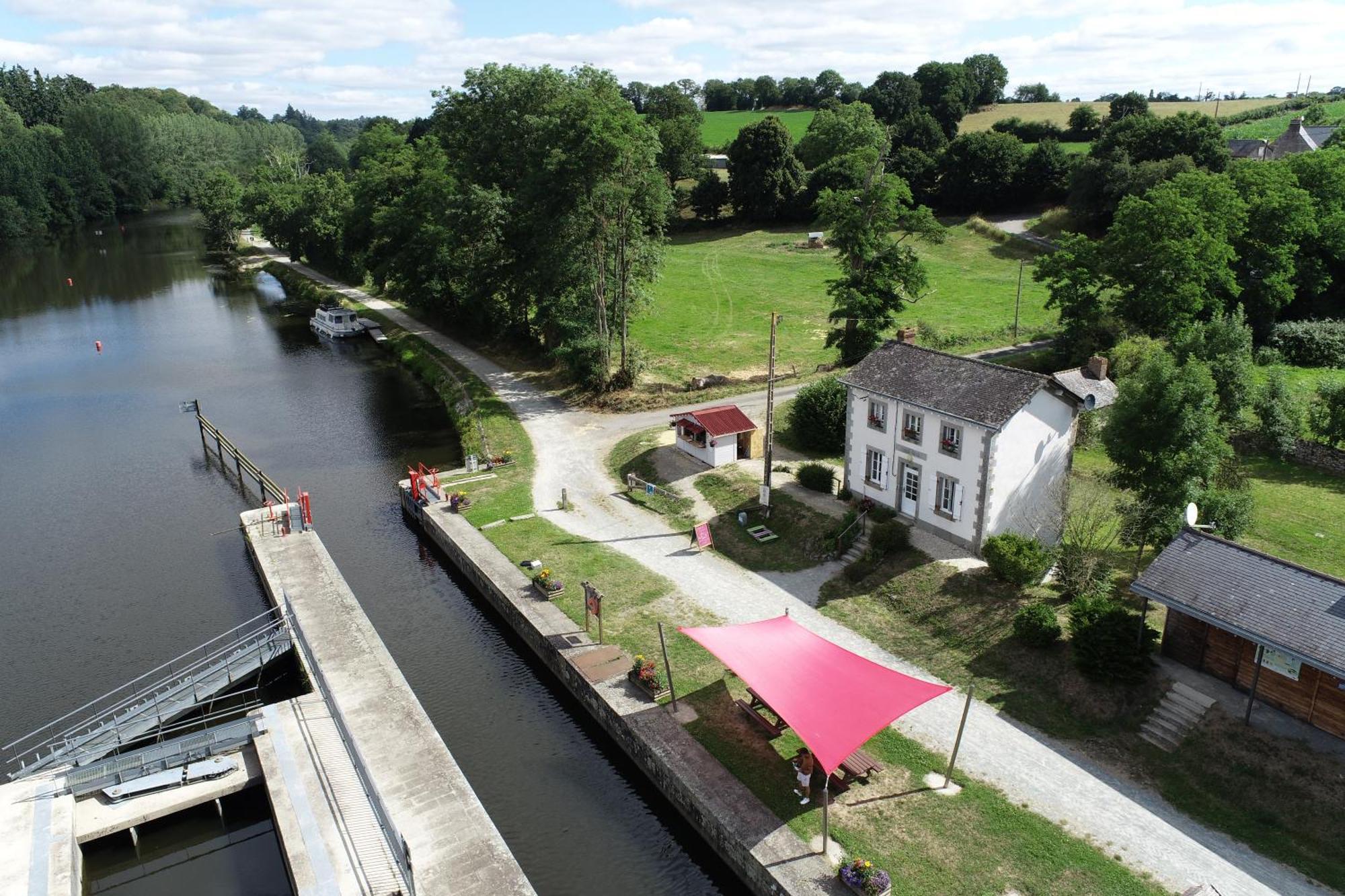 Bed and Breakfast Ecluse Le Port, Etape Velofrancette Sace Экстерьер фото
